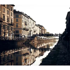 Taking A Walk In The Beating Heart Of Navigli Appartement Milan